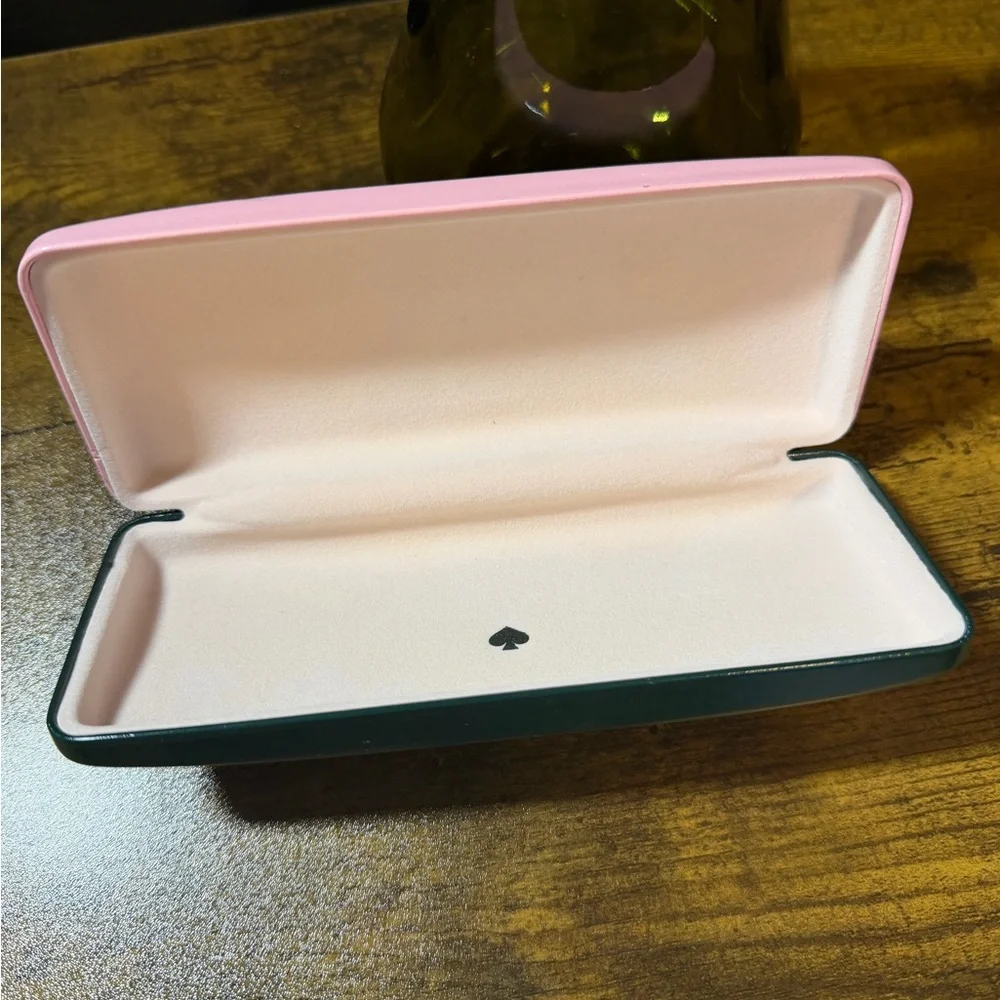 Kate Spade Eyeglass Case. - Picture 4 of 4